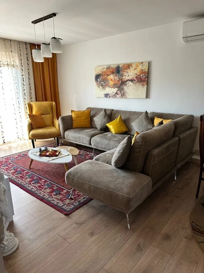 Tirane, jepet me qera apartament 2+1+Ballkon Kati 5, 75 m² 600 € (Brryli)