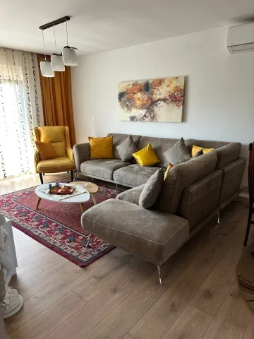 Tirane, jepet me qera apartament 2+1+Ballkon Kati 5, 75 m² 600 € (Brryli)