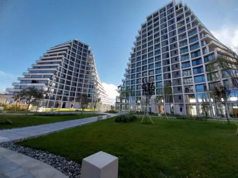 Tirane, jepet me qera zyre Kati 1, 130 m² 2.600 € (LAKE VIEW)