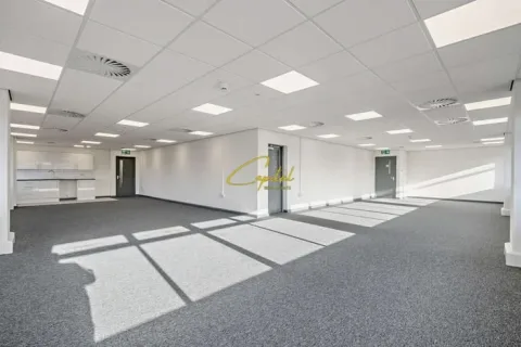 Tirane, jepet me qera ambjent biznesi Kati 1, 160 m² 2.000 € (RRUGA E DIBRES)