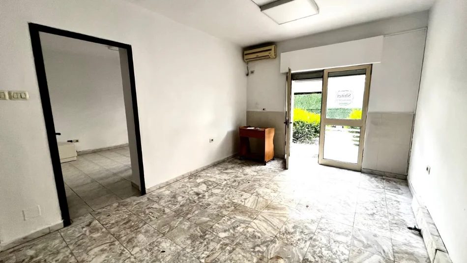 Tirane, jepet me qera zyre Kati 0, 40 m² 500 € (MYSLYM SHYRI)