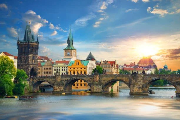 Tirane, oferte City-tour | Vizita qytetesh 3 Ditë në PRAGE 185 €/p