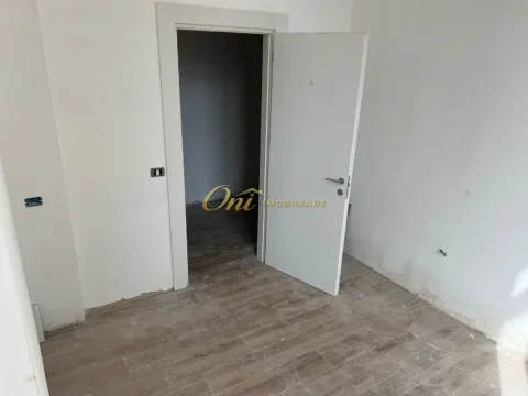 Tirane, shitet zyre Kati 2, 10 m² 30.000 € (RRUGA E DURRESIT)