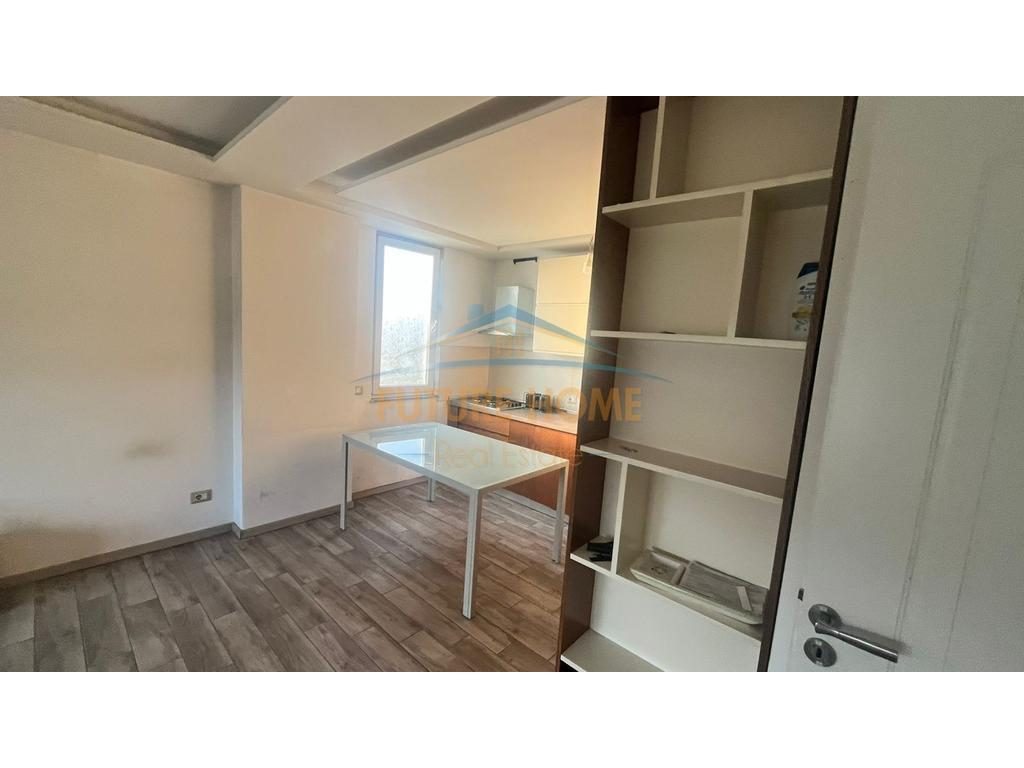 Shitet, Apartament 2+1+2, Unaza e Re.