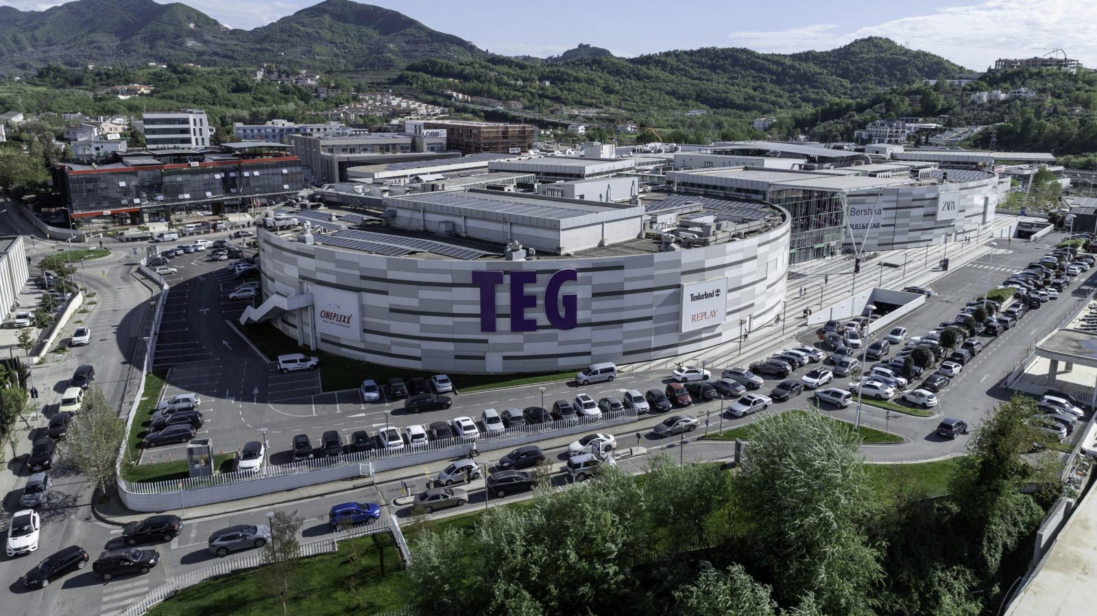 Godinë Multifunksionale në shitje – pranë TEG