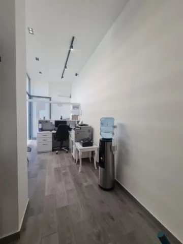 Tirane, shitet ambjent biznesi Kati 0, 26 m² 120.000 € (Rruga Don Bosko)