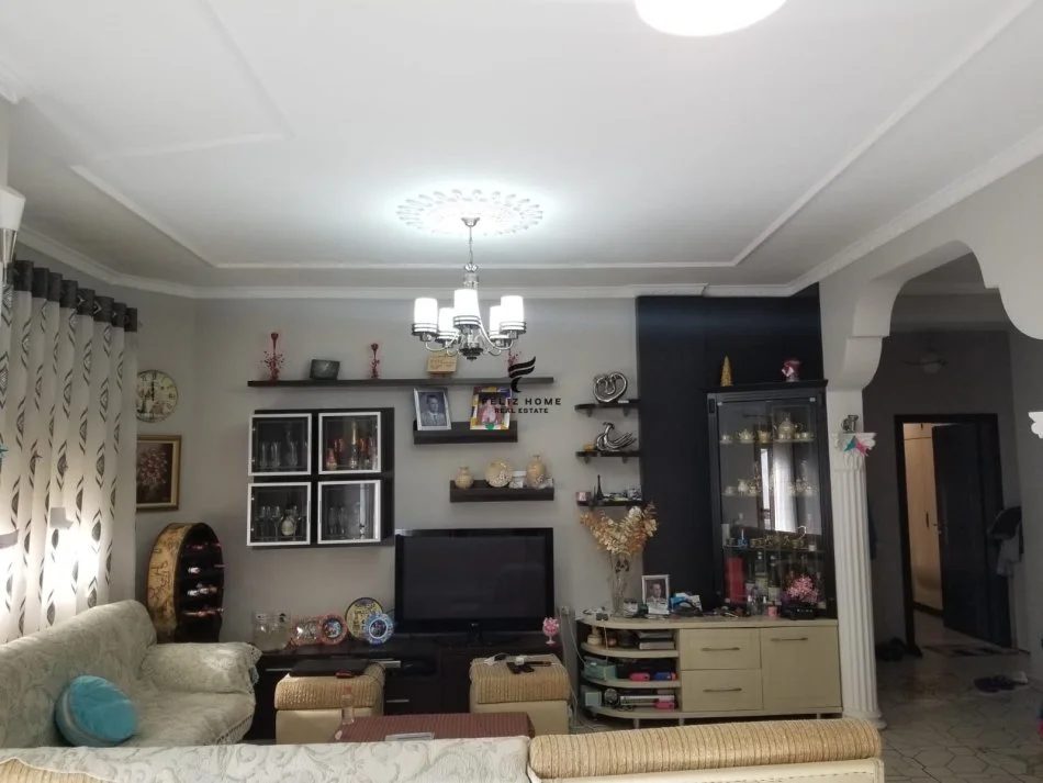 Tirane, jepet me qera Vile 3 Katshe Kati 4, 725 m² 3.200 € (SELITE)