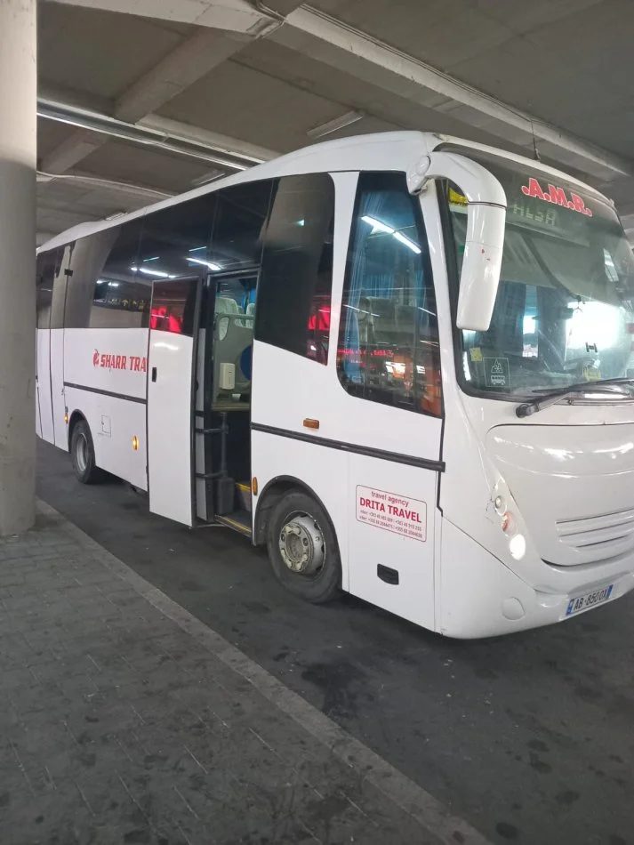 Tirane, shes Autobus Mercedes Nafte, e bardhë manuale Kondicioner 20.000 €