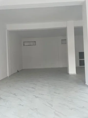 Tirane, jepet me qera dyqan Kati 0, 120 m² 2.000 € (ALI DEMI)