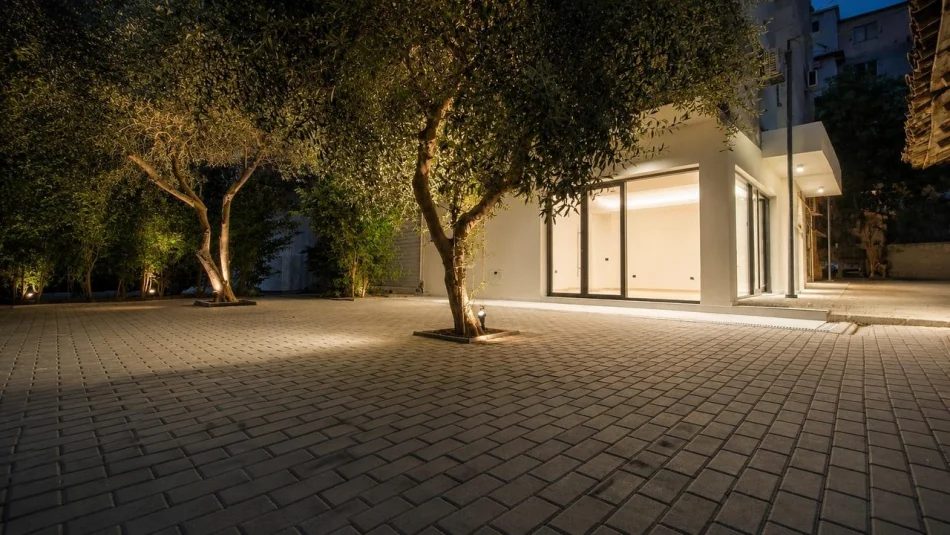 Tirane, shitet ambjent biznesi Kati 1, 50 m² (Rruga Thanas Ziko)