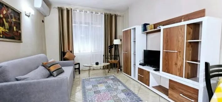 Tirane, jepet me qera apartament 1+1 Kati 4, 70 m² 550 € (RRUGA E KAVAJES)