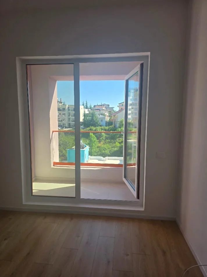 Tirane, jepet me qera apartament 1+1 Kati 9, 55 m² 350 € (Rezidenca Kadiu)