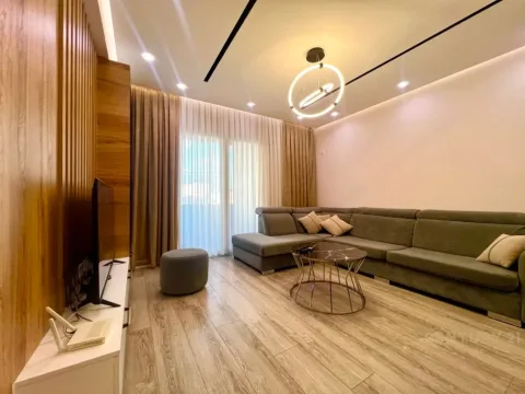 Tirane, jepet me qera apartament 2+1 Kati 8, 108 m² 1.000 € (Parku bosko146703)