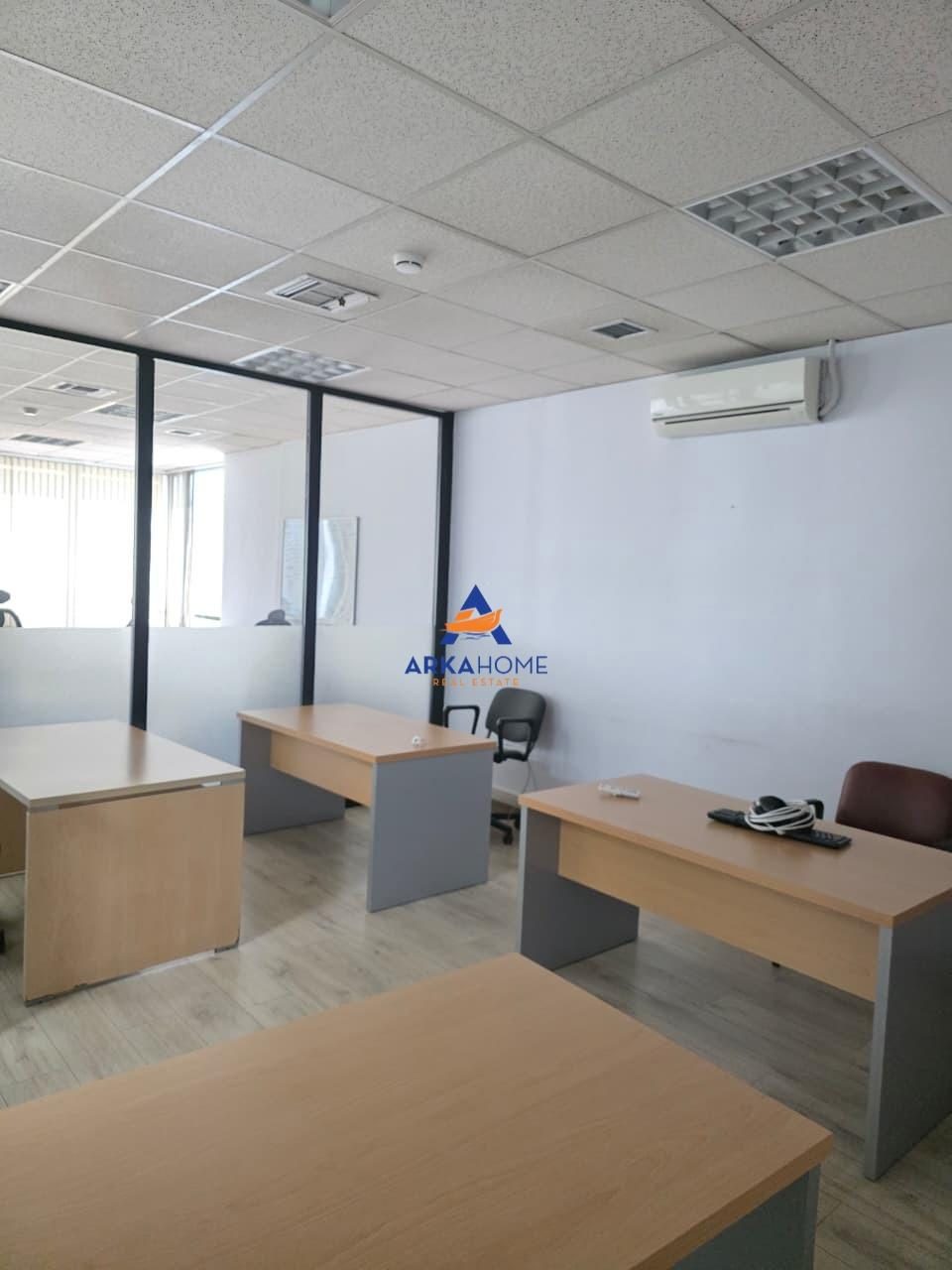 JEPET ME QERA ZYRE 275 M2 "PRANE TOPTANIT, QENDER" 495.000 L