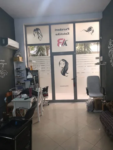Tirane, shitet ambjent biznesi Kati 0, 35 m² 80.000 € (Rruga Shefqet Kuka)