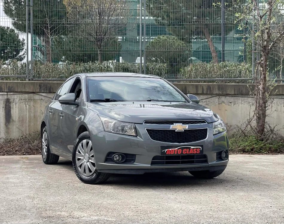 Tirane, shes makine CHEVROLET CRUZE LT Nafte, gri e erret automatik Klima 223.000 km