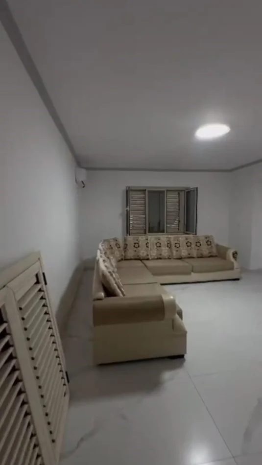 Tirane, jepet me qera apartament 1+1 Kati 1, 65 m² 450 € (Vasil Shanto)