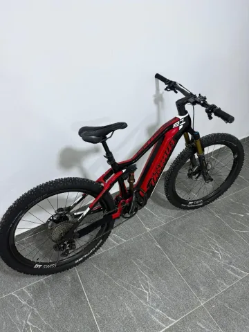 Tirane, shes biciklete elektrike Thömus Lightrider E1 Carbon E-MTB vetem 320 km e kuqe 3.490 €