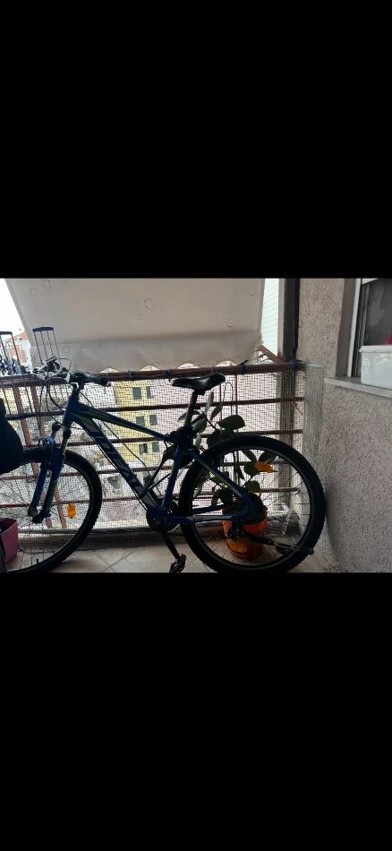Tirane, shes biciklete Ideal 26 blu e errët 140 €