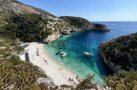 Vlore, shitet toke , 40.000 m² 10.000.000 € (Himare)