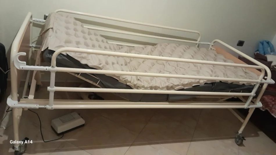 Tirane, shes krevat Spitalor 300 €