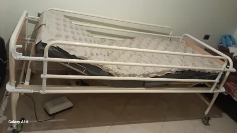 Tirane, shes krevat Spitalor 300 €