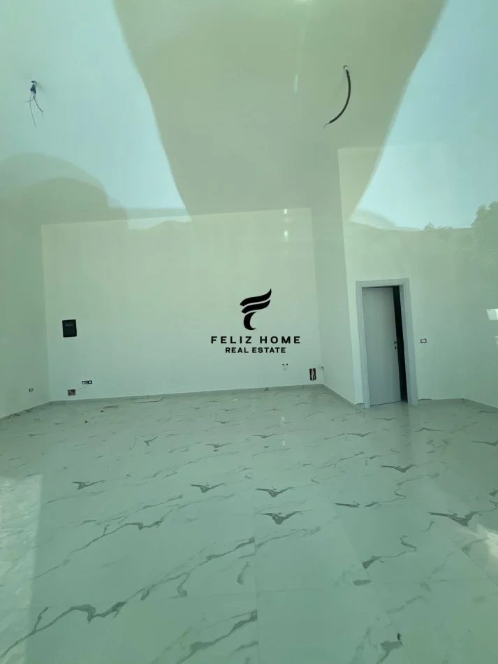 Tirane, shitet dyqan Kati 0, 60 m² 392.000 € (OXHAKU)