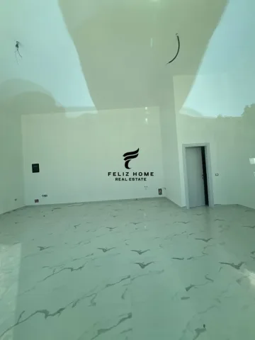Tirane, shitet dyqan Kati 0, 60 m² 392.000 € (OXHAKU)