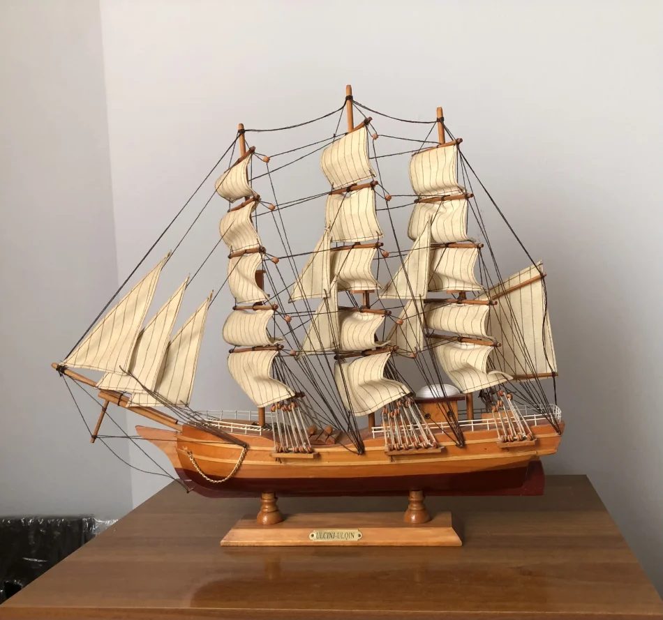 Anije dekorative druri 50cm.Çmimi 5000 leke
