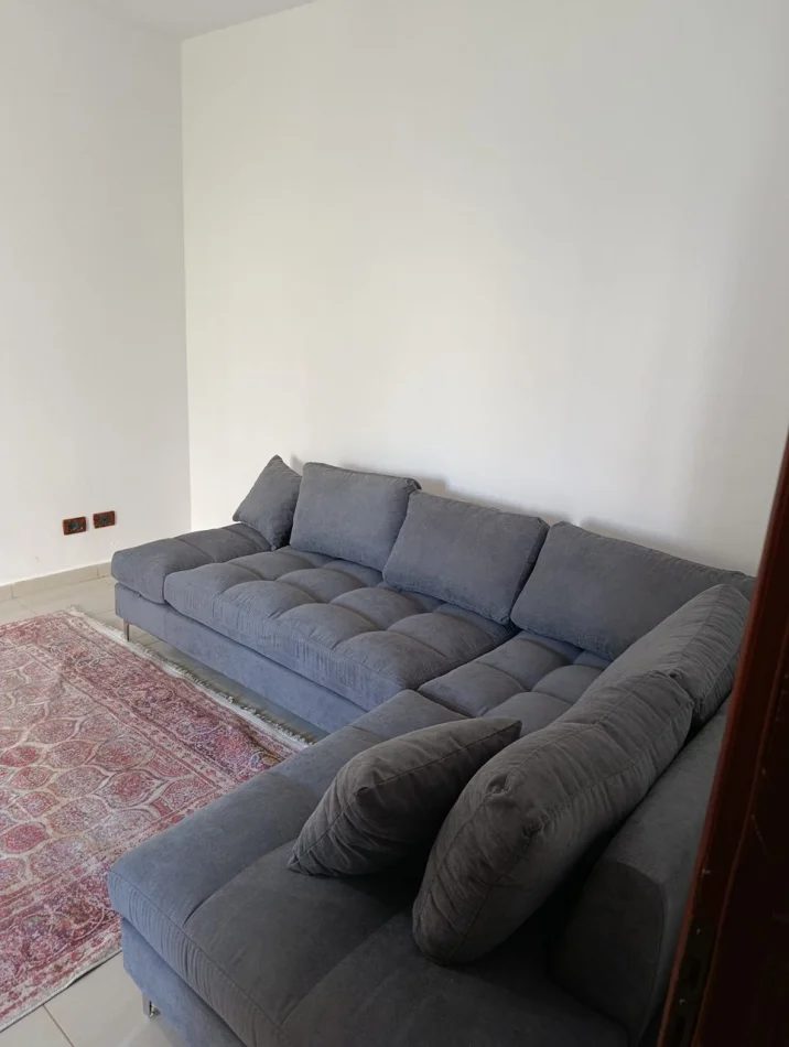 Tirane, jepet me qera apartament 1+1 Kati 3, 70 m² 500 € (Rruga 5 Maji)