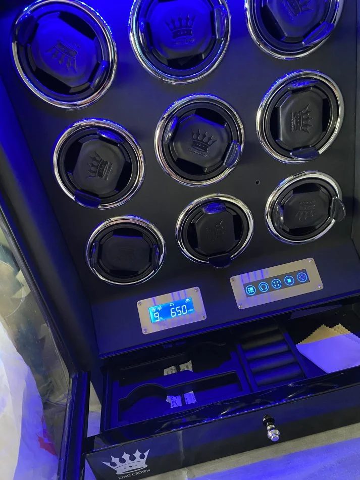Tirane, shes SHITET KUTI ORASH LUKSOZE ME KURDISJE EDHE AKSESORESH E ARDHUR NGA ZVICRA ME DRRU PIANO BLACK ME LED TOUCH 