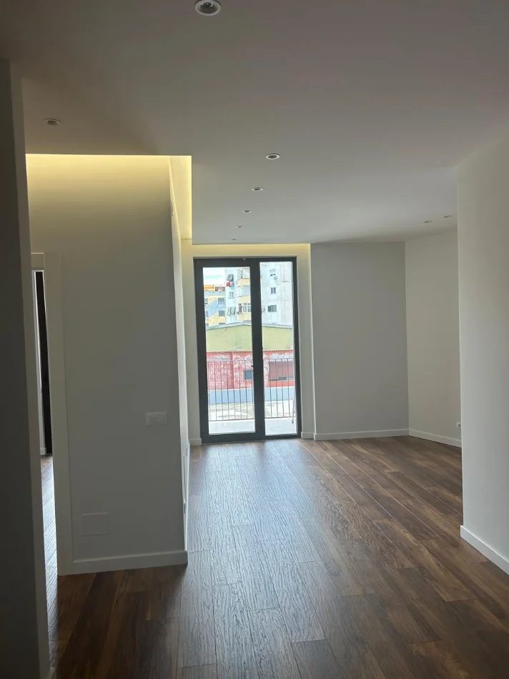 Tirane, jepet me qera zyre Kati 3, 115 m² 1.800 € (PARKU OLIMPIK)