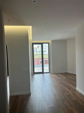 Tirane, jepet me qera zyre Kati 3, 115 m² 1.800 € (PARKU OLIMPIK)