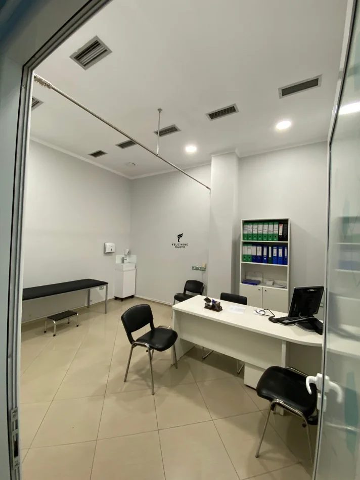 Tirane, jepet me qera dyqan Kati 0, 130 m² 2.000 € (DON BOSKO)