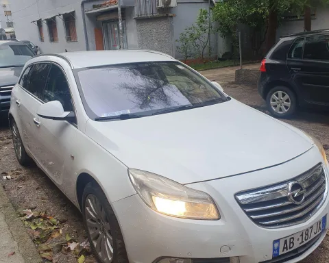 Opel Insignia 2011 – 2.0 Naftë Automat - Klima - Top
