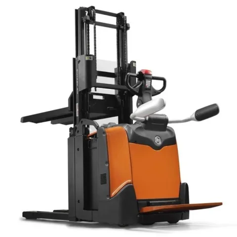 Transpaleta elektrike Toyota me platforme Stacker SPE200D