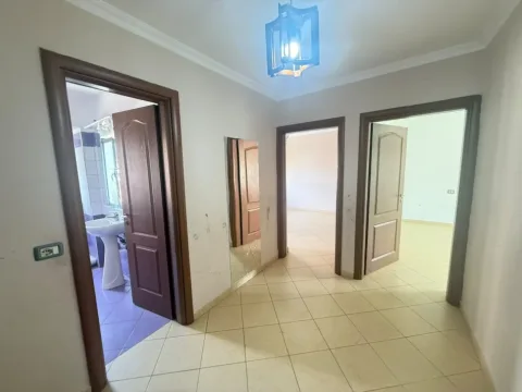 Tirane, jepet me qera apartament 1+1 Kati 3, 58 m² 400 € (Brryli)