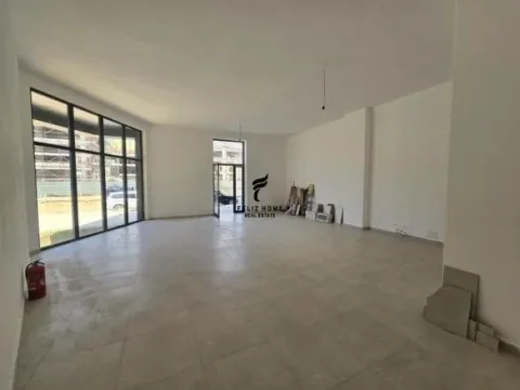 Tirane, jepet me qera dyqan Kati 0, 84 m² 900 € (BULEVARDI I RI)