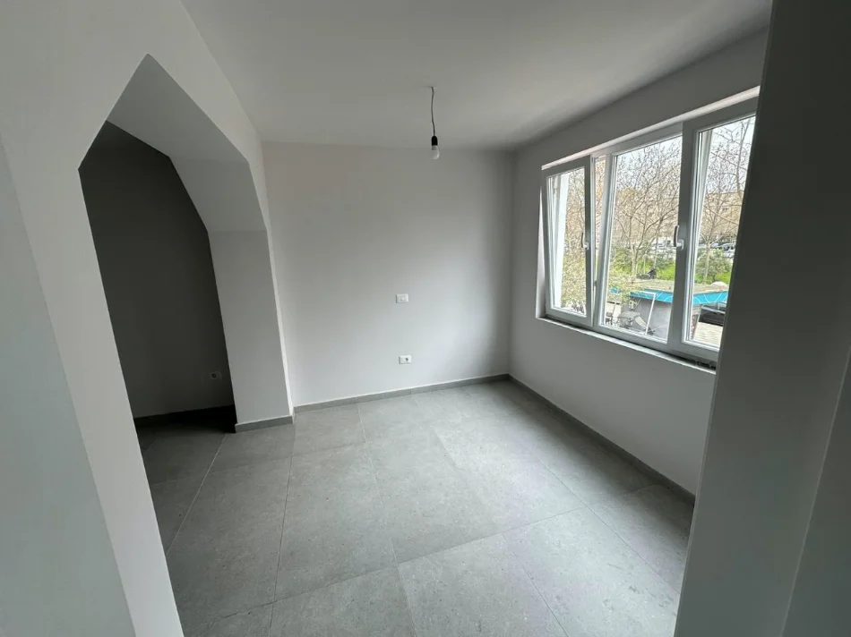 Tirane, jepet me qera zyre Kati 2, 103 m² 1.200 € (BULEVARDI ZHAN DARK)