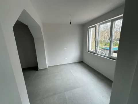 Tirane, jepet me qera zyre Kati 2, 103 m² 1.200 € (BULEVARDI ZHAN DARK)