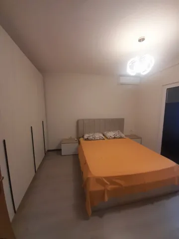 Tirane, jepet me qera Apartament 2+1,kati 1, Mobiluar, Çmimi 55.000 Lekë të Reja, në Laprakë, Tiranë.