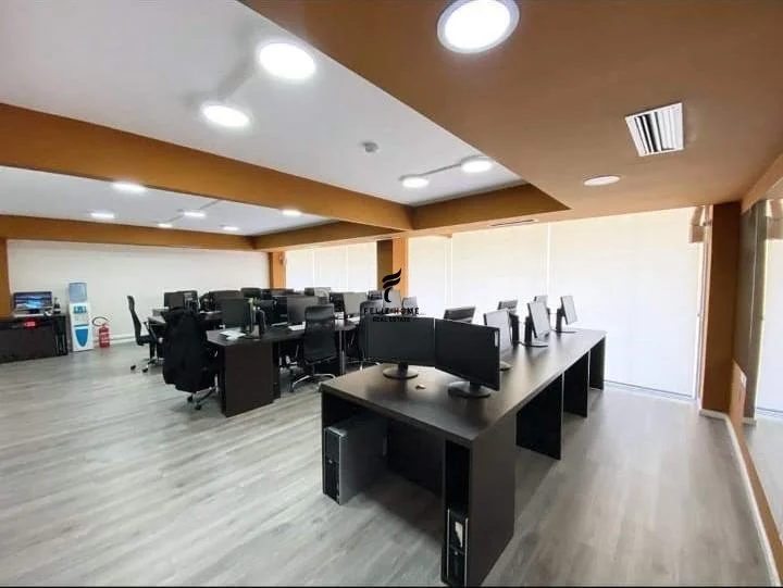 Tirane, jepet me qera zyre Kati 1, 200 m² 3.500 € (BLLOK)