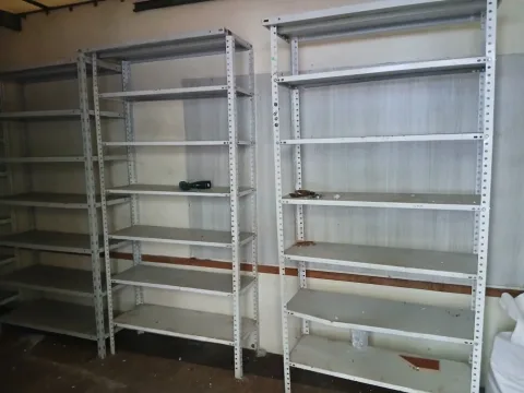 Tirane, Shes Rafte metalik 3.500 lekë copa(çmimi diskutushem nga afër).