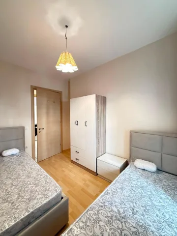 APARTAMENT ME QIRA 2+1 MAGNETI , PRANE 21 DHJETORI
