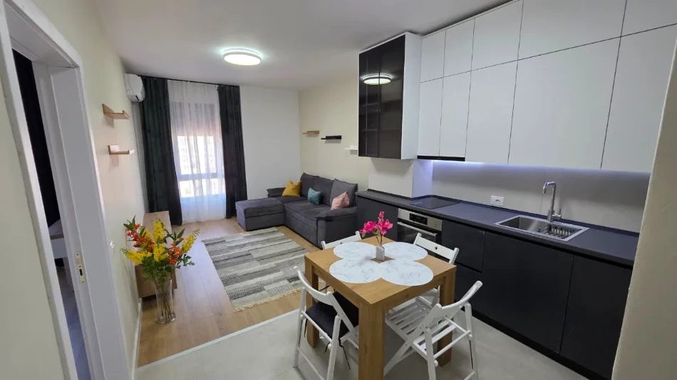 ****Tirane, Me Qera 1+1, 60 m² 55.000lek (***Pronari****)