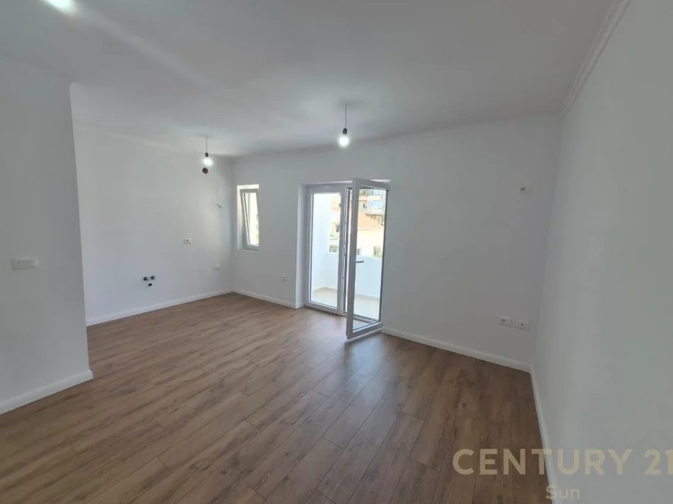 Tirane, shitet apartament 1+1 Kati 3, 61 m² 160.000 € (Rruga Thanas Ziko)