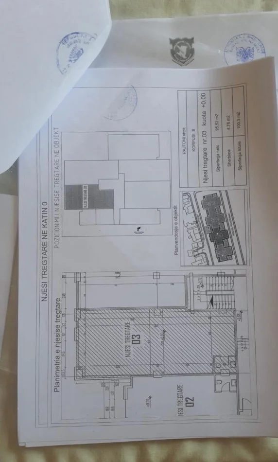 Tirane, jepet me qera dyqan , 100 m² 1.000 € (QUARTUM RESIDENCE)