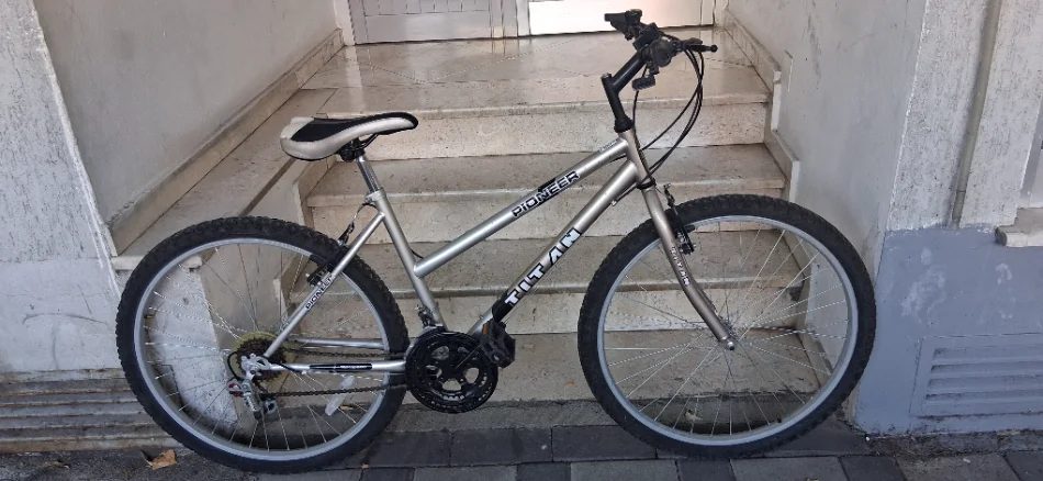 Tirane, oferte biciklete 26 gri metalizato 130 €