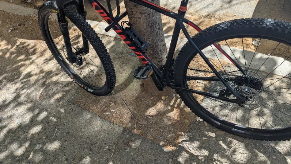 Shes biciklete per meshkuj SPECIALISED CHISEL e zeze 550€