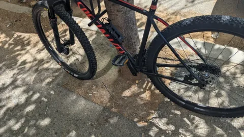 Shes biciklete per meshkuj SPECIALISED CHISEL e zeze 550€
